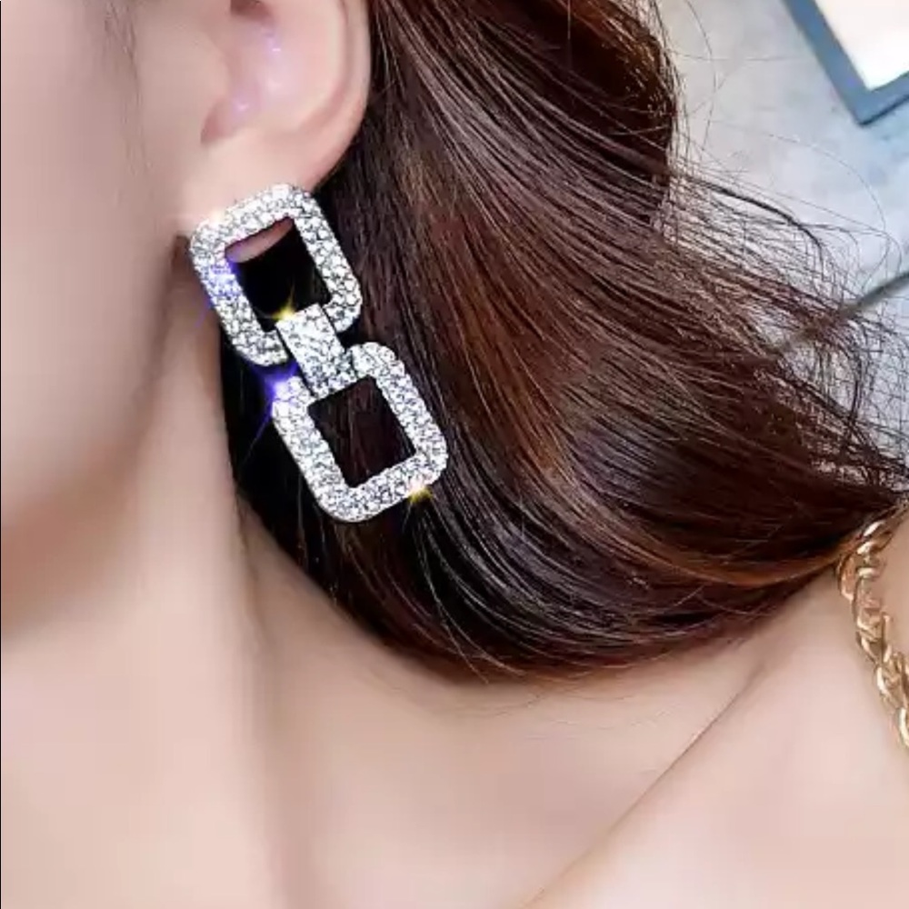Very Pretty Rhinestone Earrings! - Picture 3 of 4